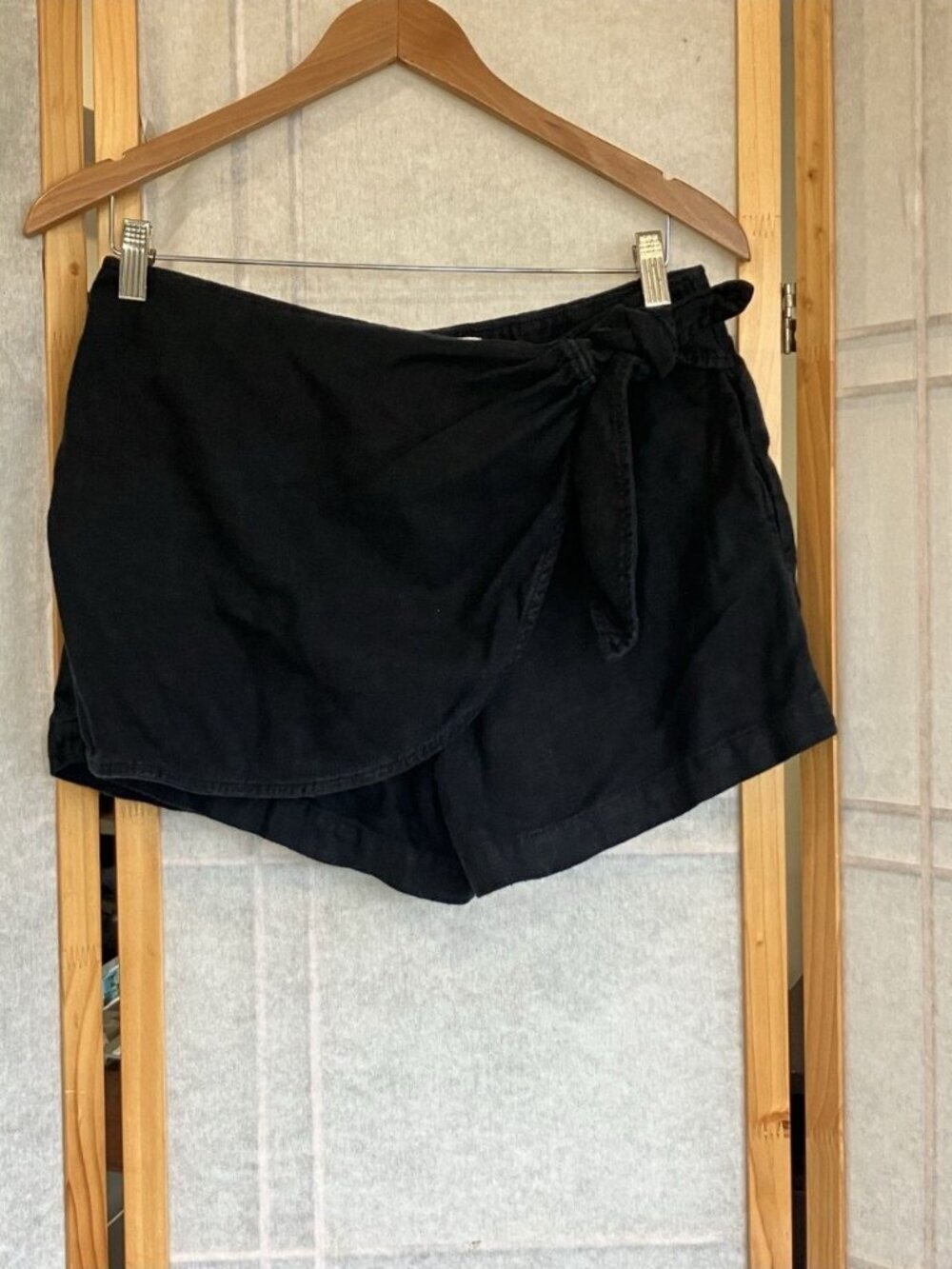 By Anthropologie Shorts Womens 4 Black Linen Blend Wrap Tie Waist Skort Pockets - Picture 2 of 9